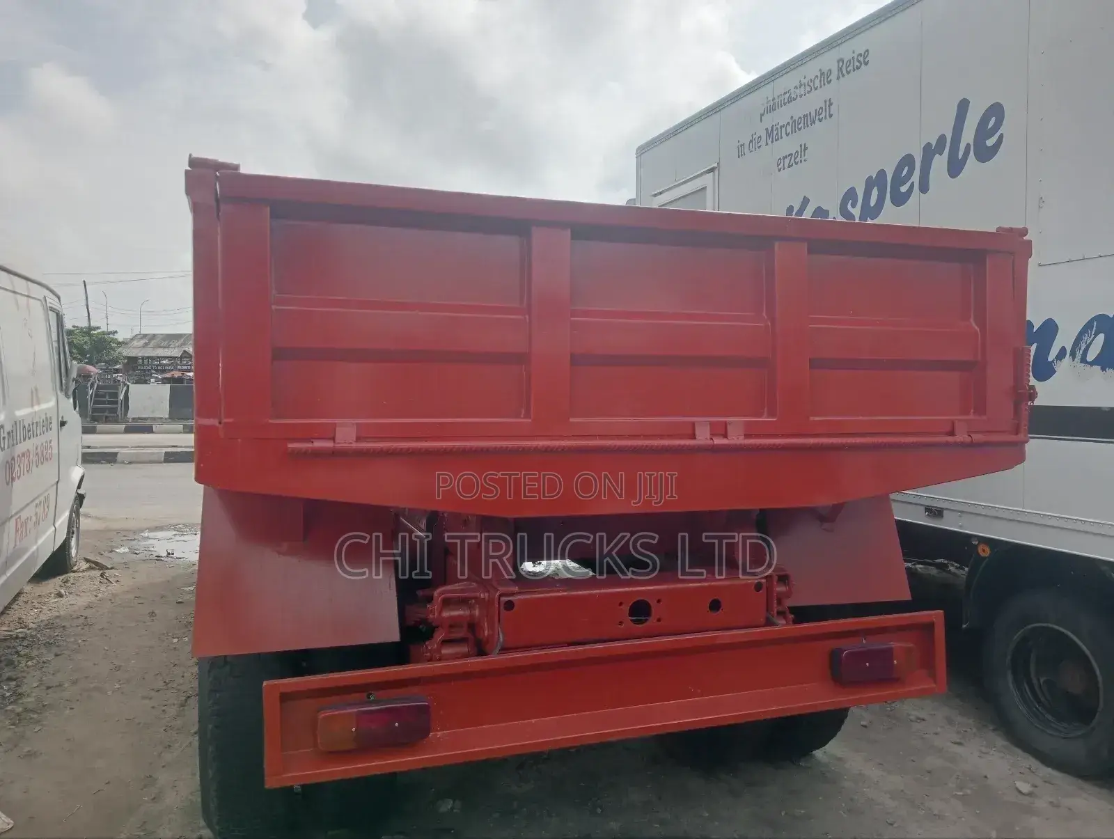Mercedes 911 Tipper Truck