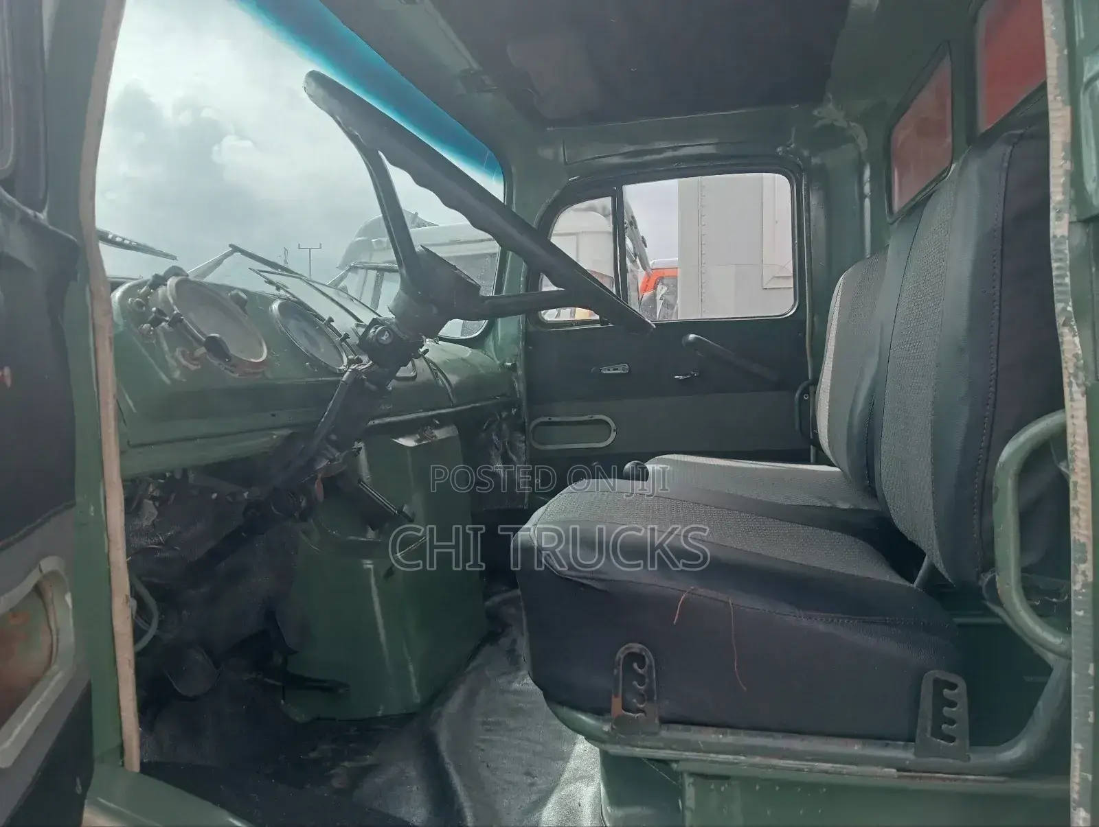 Mercedes 911 Tipper Truck
