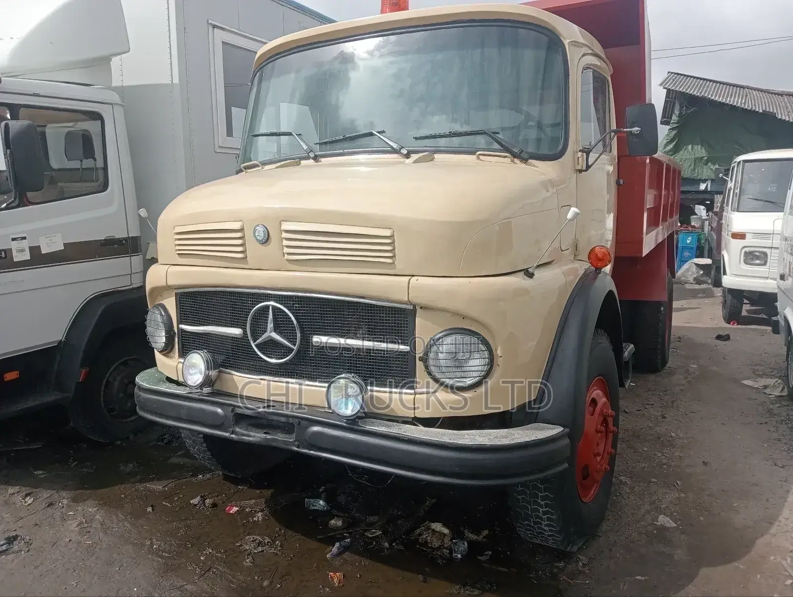 Mercedes 911 Tipper Truck