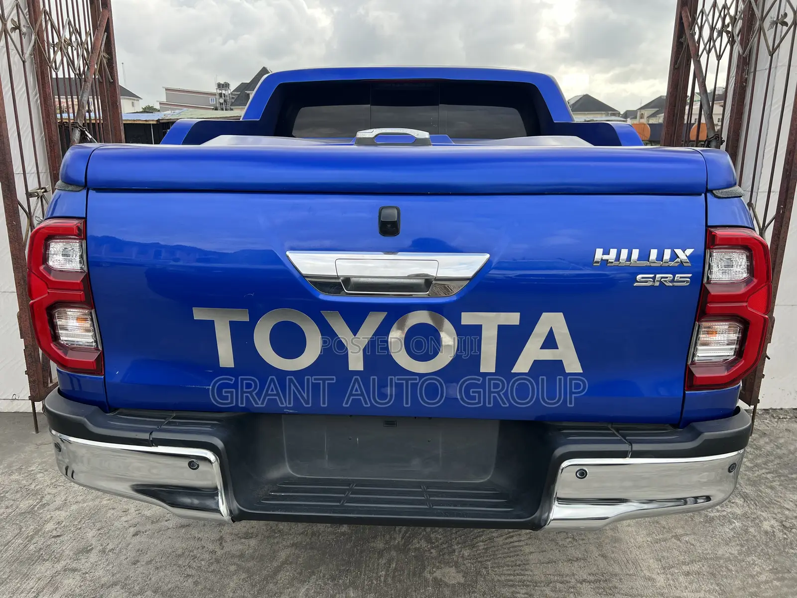 Toyota Hilux 2022 Blue