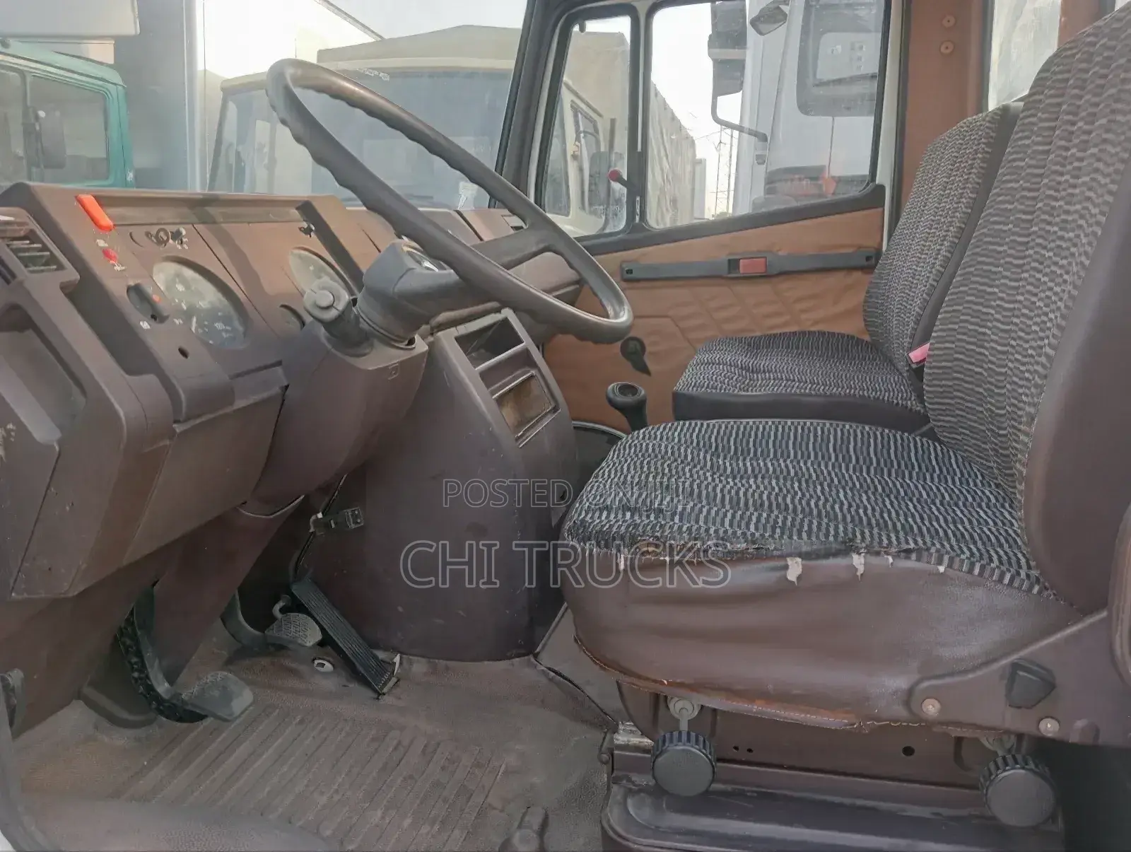 814 Cargo Truck