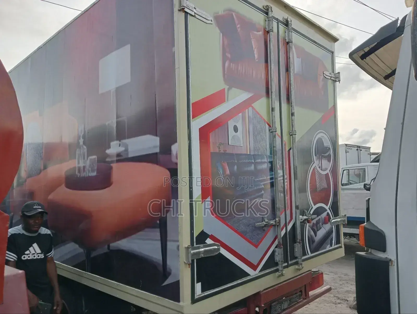 814 Cargo Truck