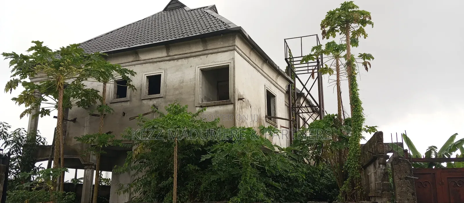 4bdrm Duplex in Mandela Estate , Off for sale