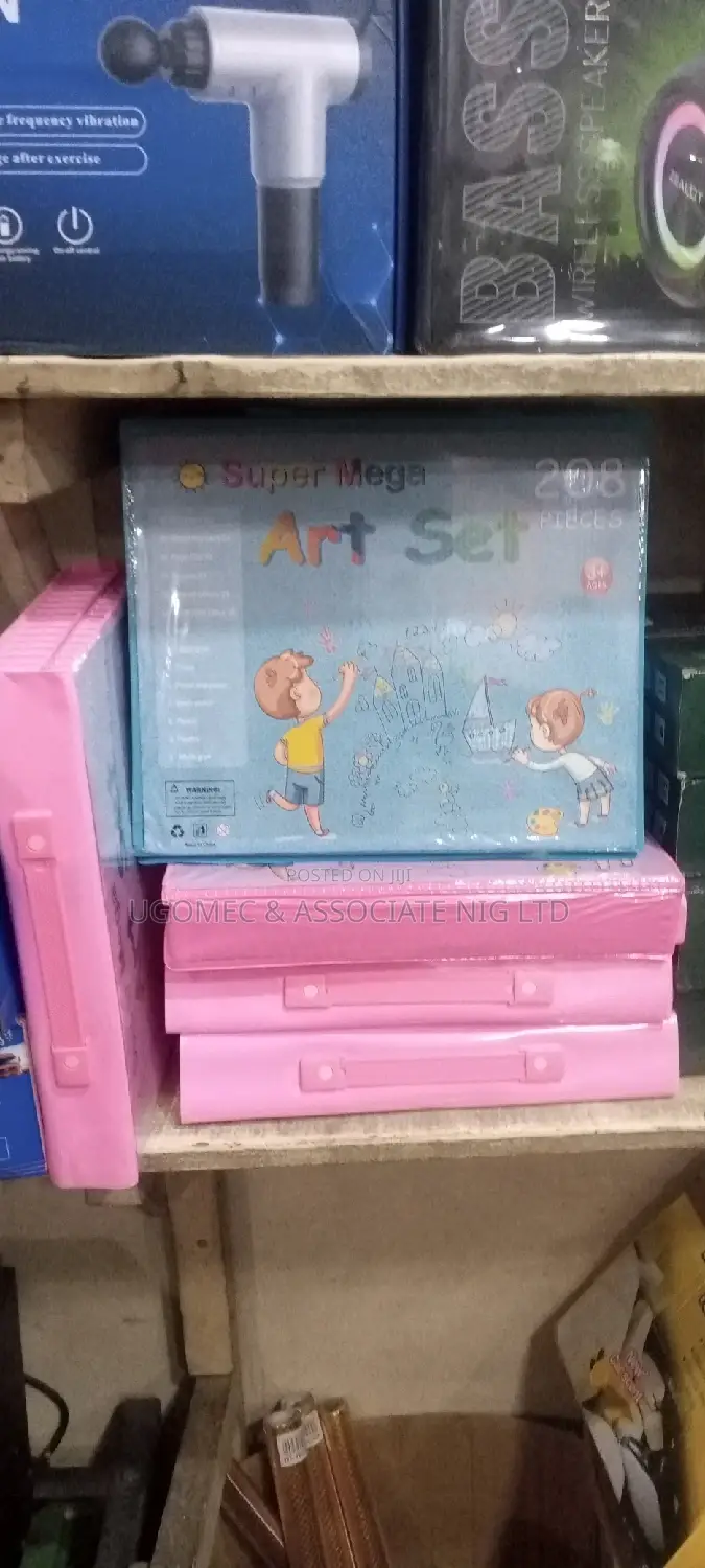 Super Children Art Set. 208 Pieces