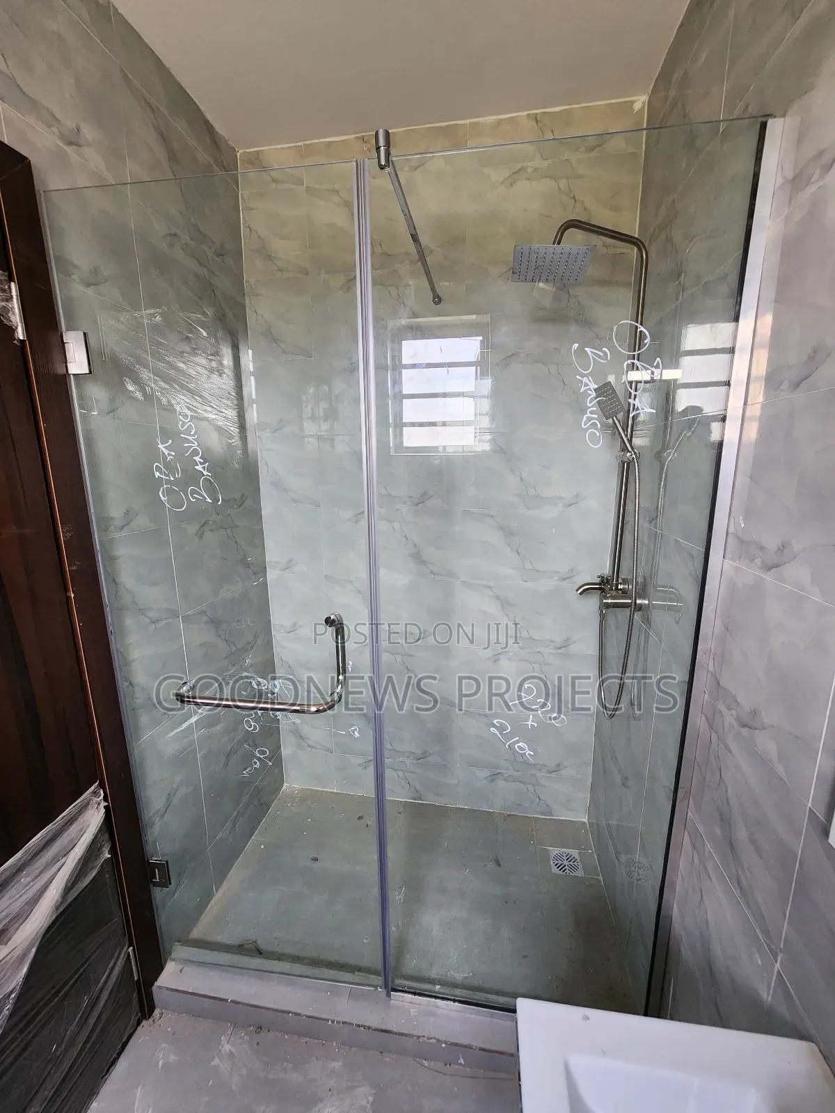 Hinged Bathroom Shower (Plain Glass)