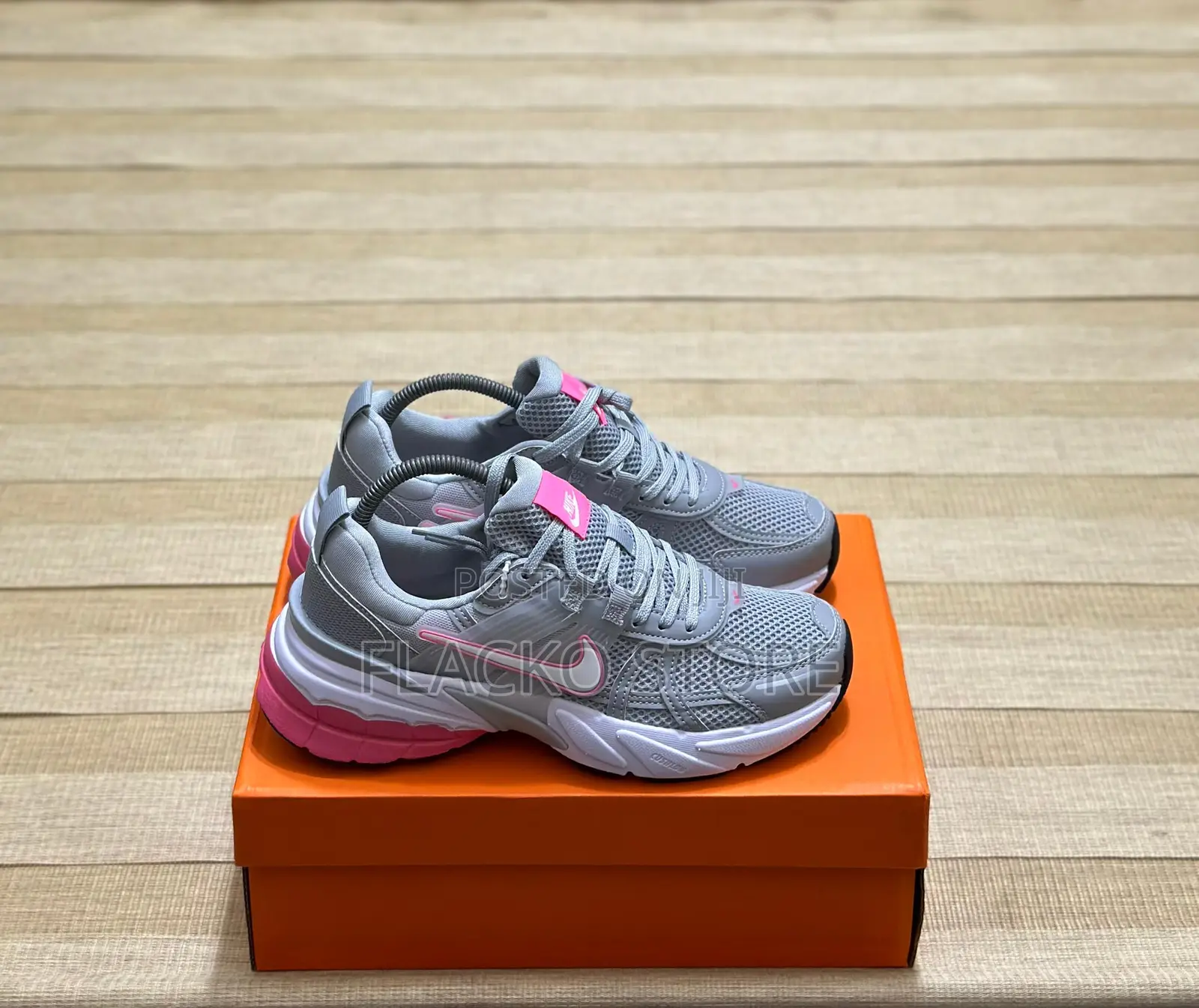 Original Nike Runtekk V2k Ash Pink Sneakers