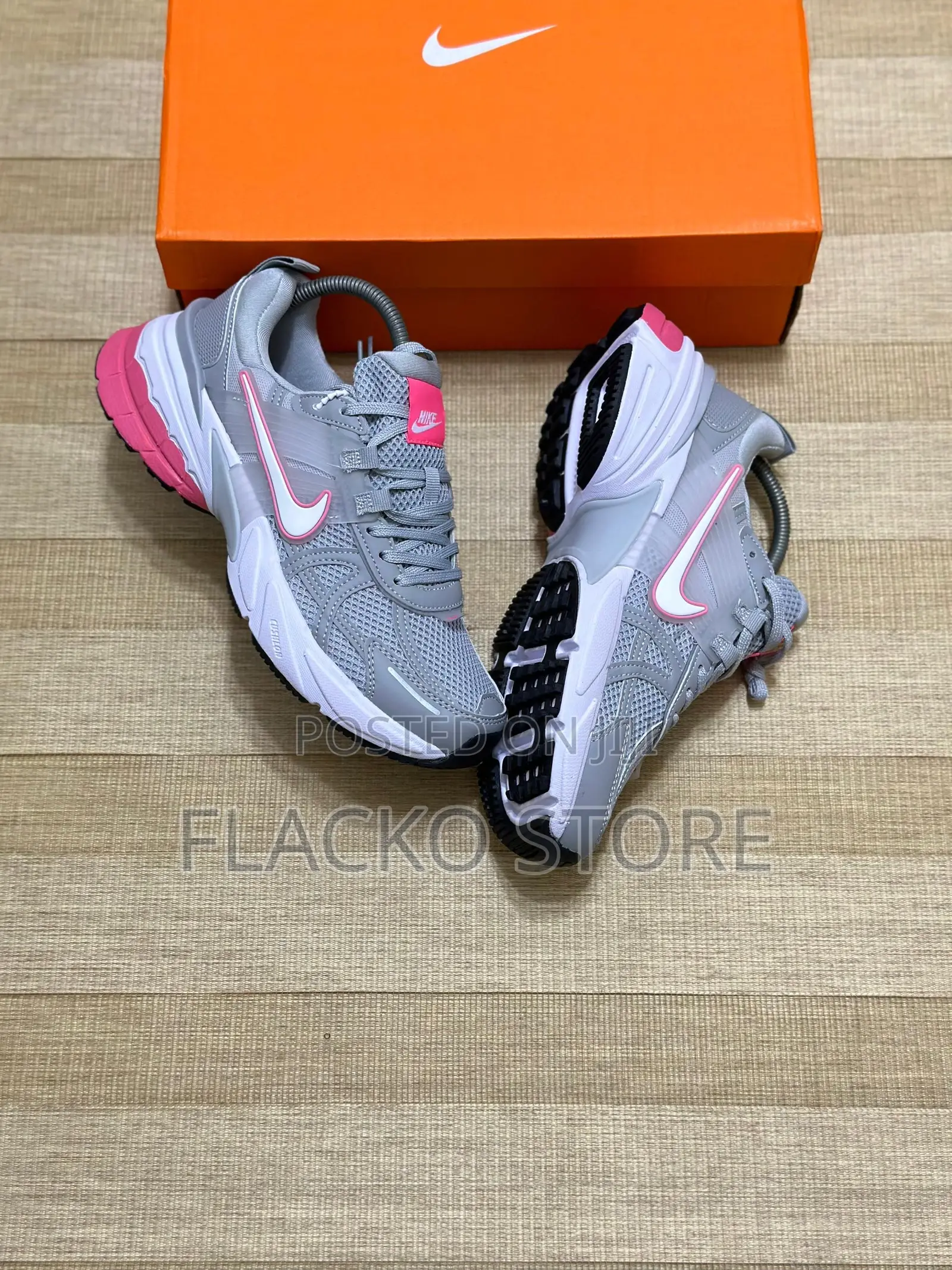 Original Nike Runtekk V2k Ash Pink Sneakers