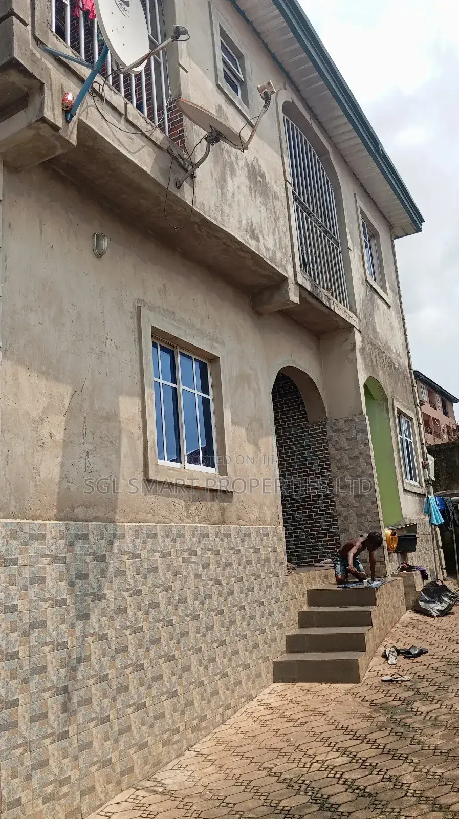 3bdrm Apartment in Amenyi Awka for sale