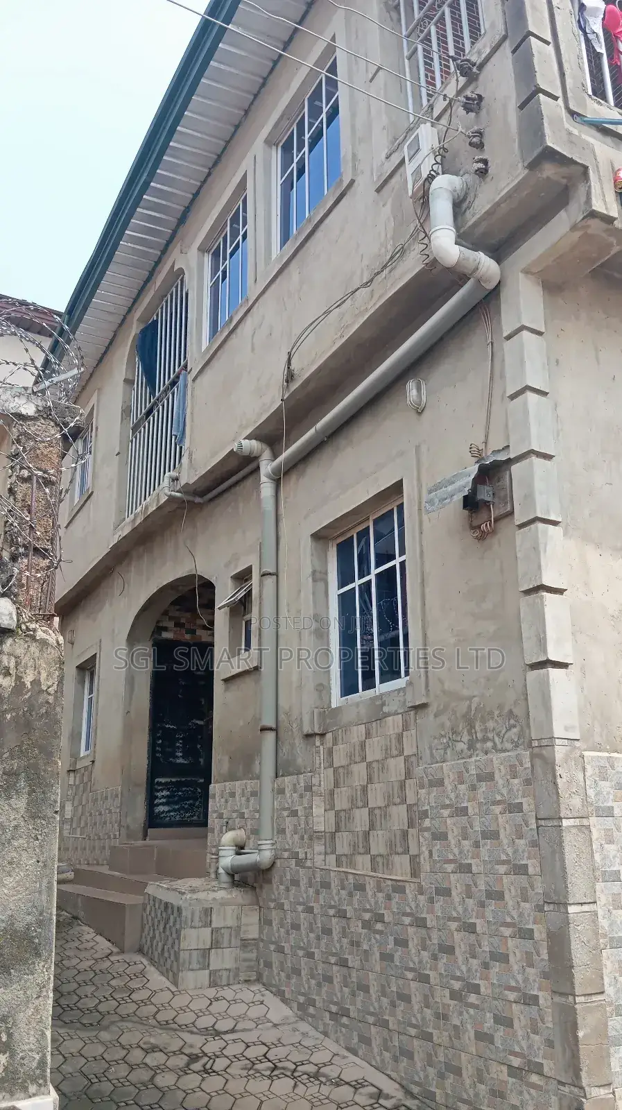 3bdrm Apartment in Amenyi Awka for sale