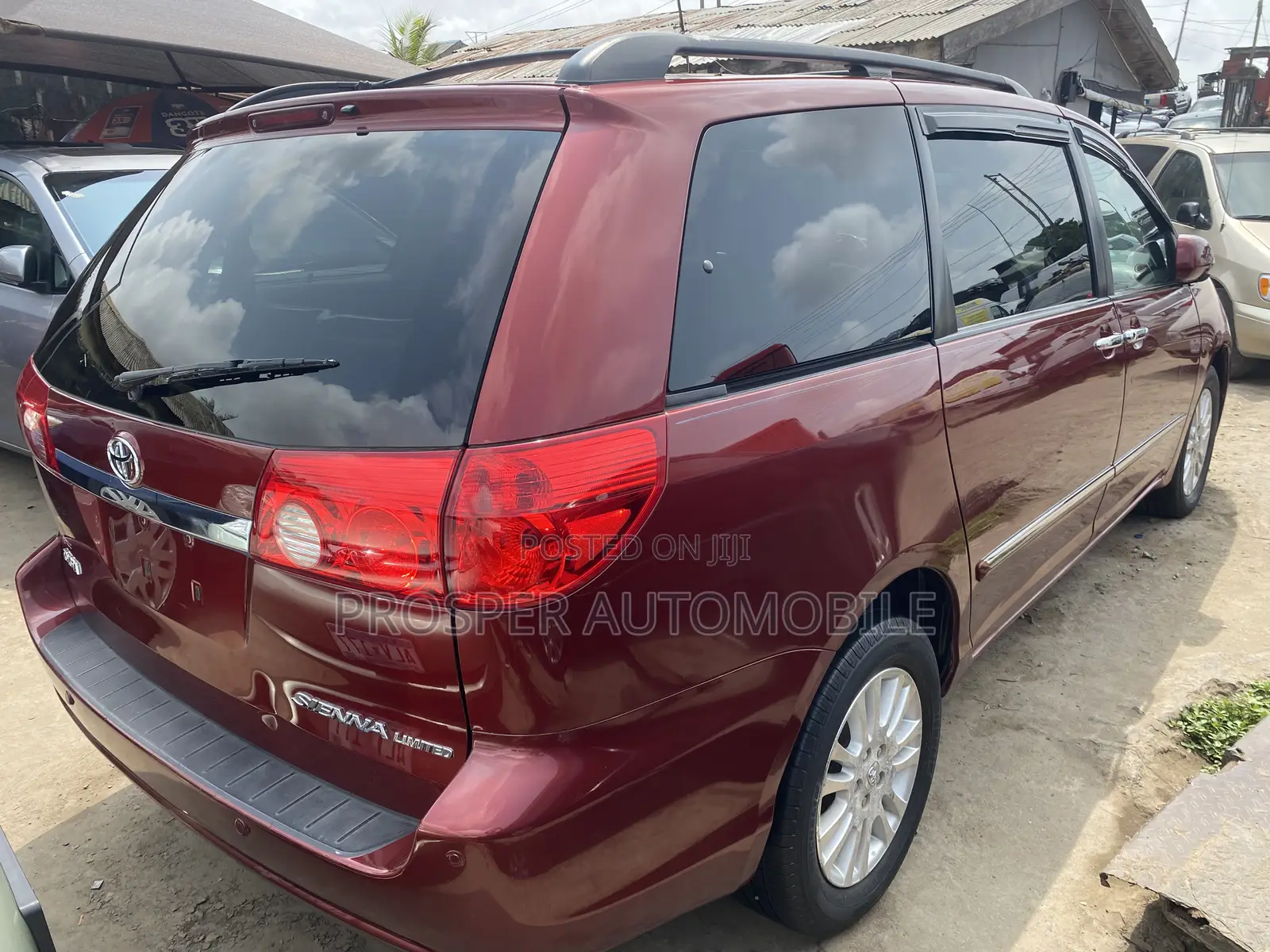 Toyota Sienna XLE Limited AWD 2009 Red