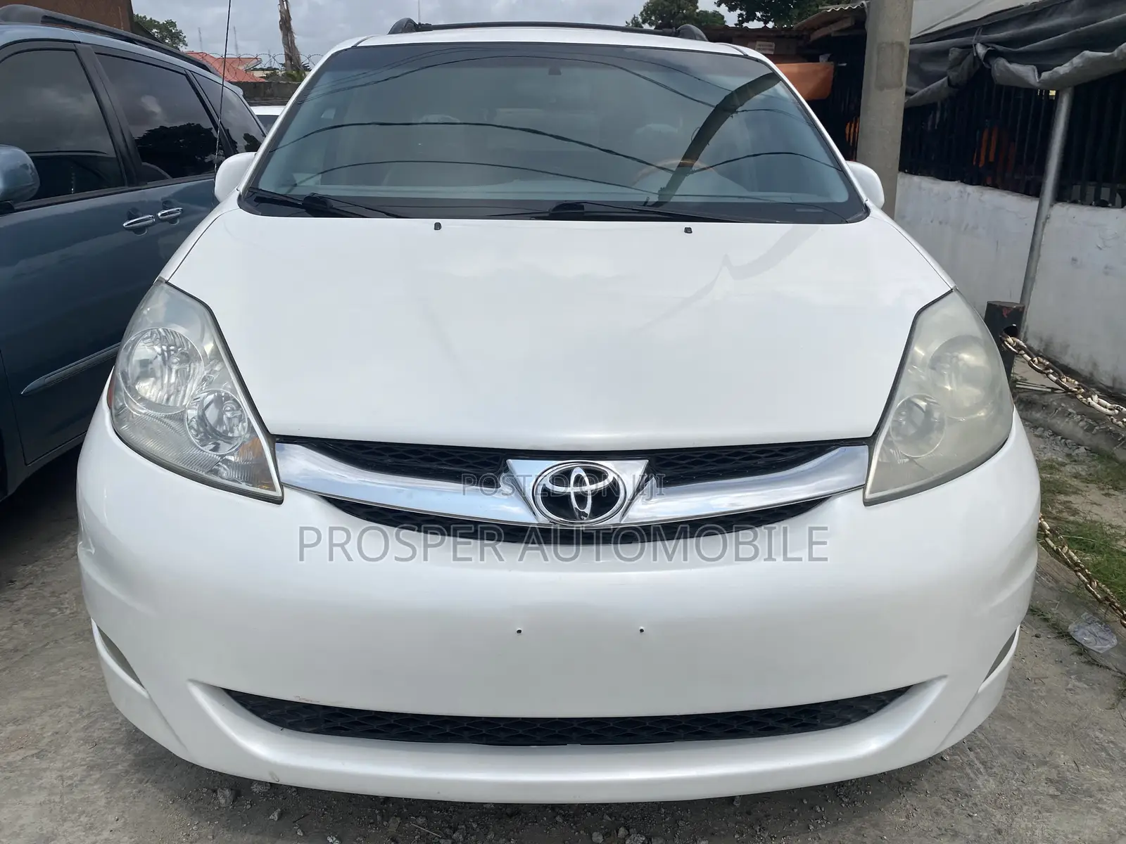 Toyota Sienna XLE FWD 2009 White