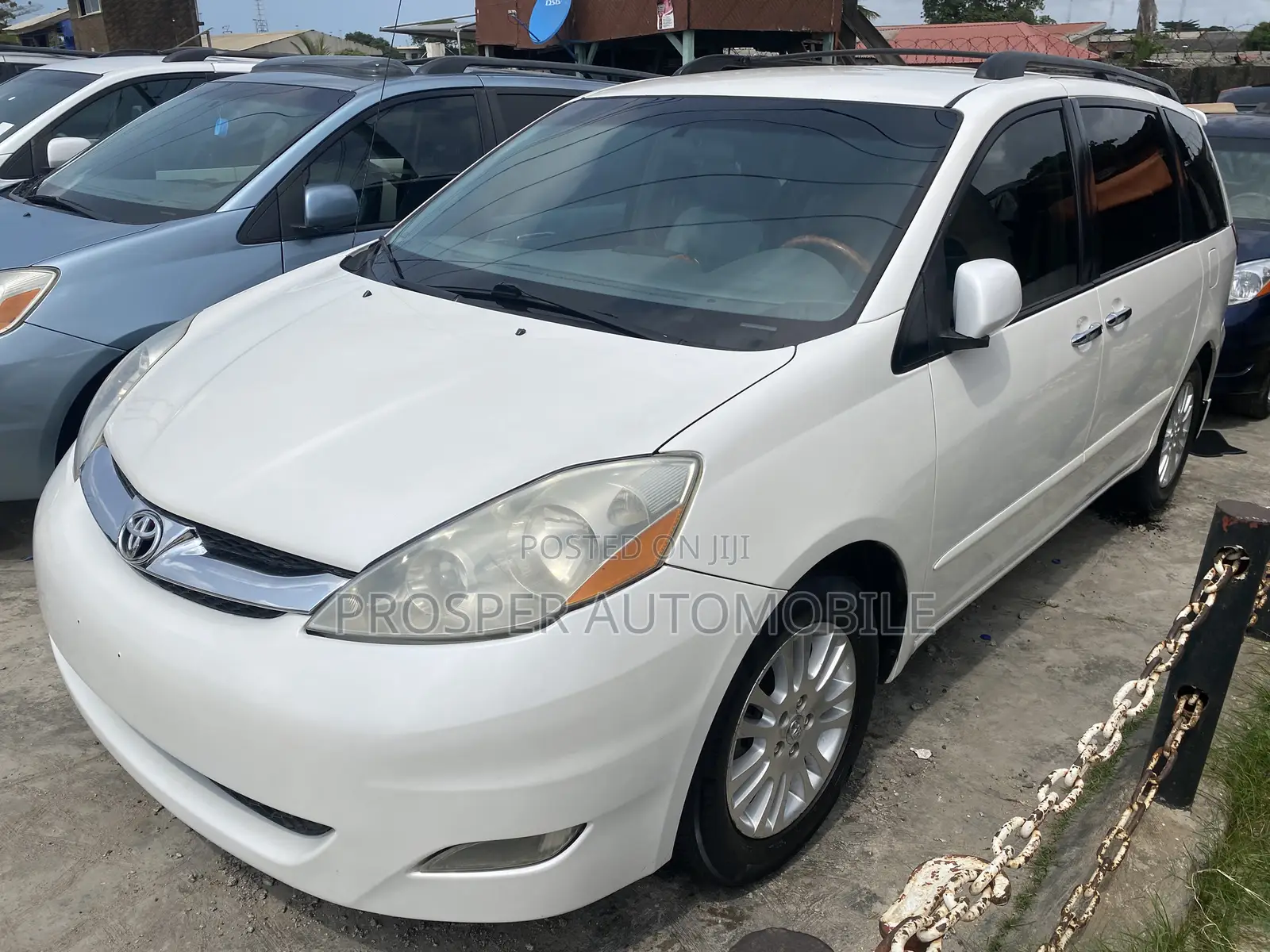 Toyota Sienna XLE FWD 2009 White