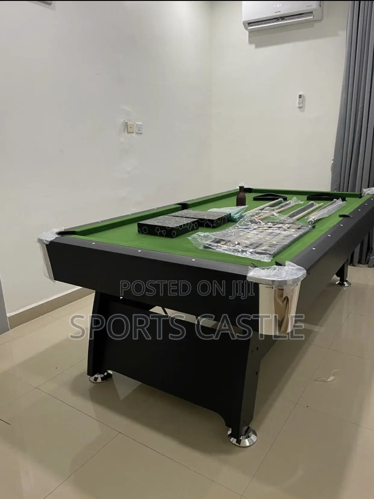 Luxury Snooker Board With Multiple Accessories