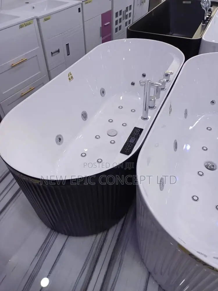 Executive Italian Bathtub With Jet and Bluetooth