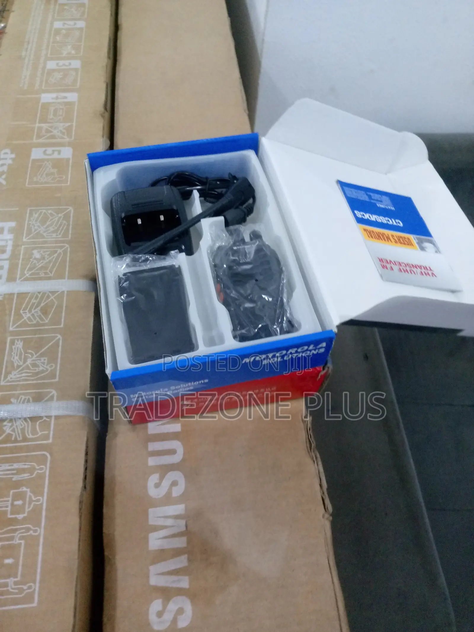 Just in Motorola Uhf/VHF Radio Walkie Talkie
