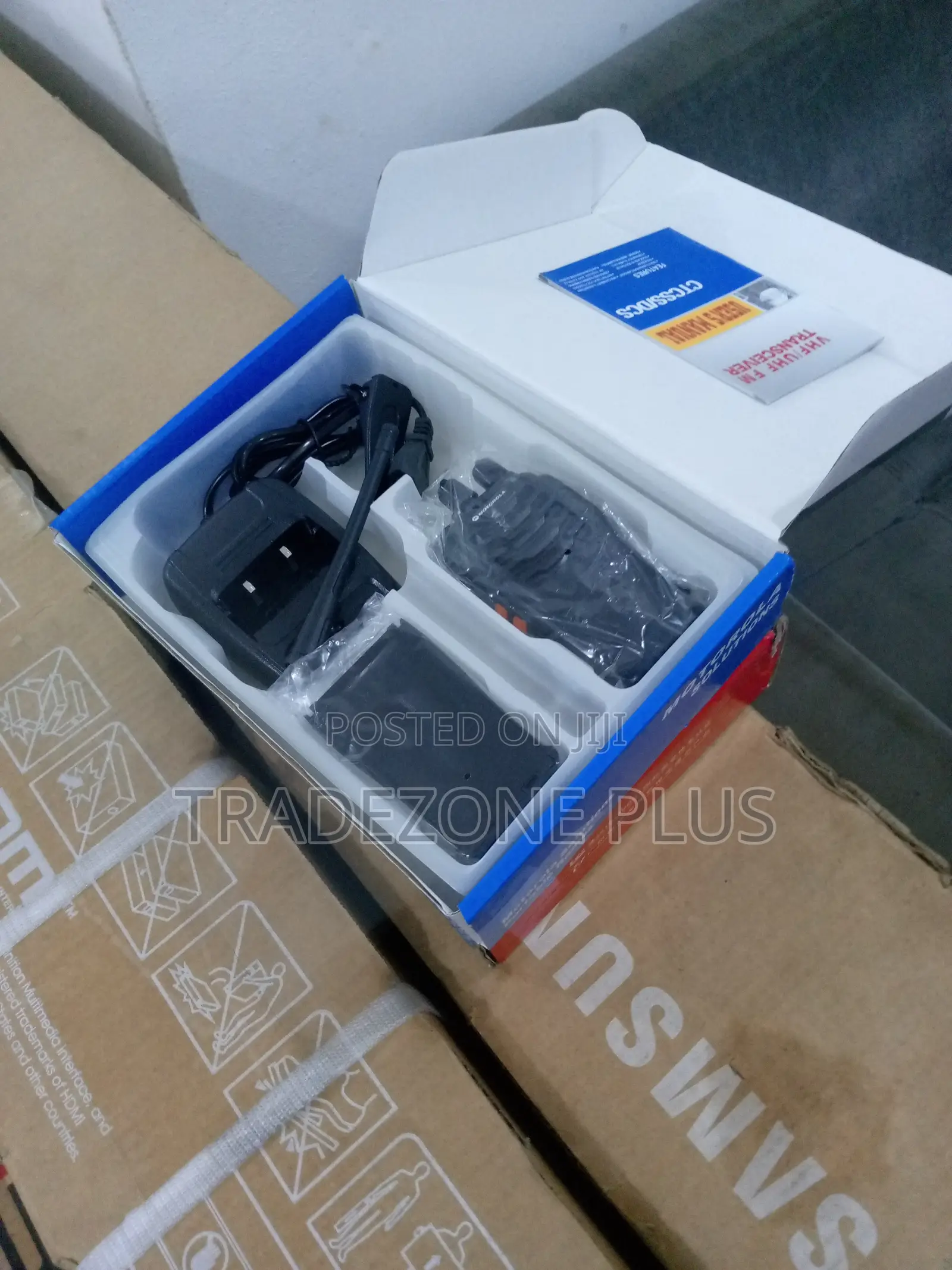 Affordable Motorola Walkie Talkie 2way Radio Uhf/VHF