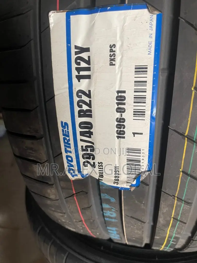 295/40/R22 Toyo Japan Tire