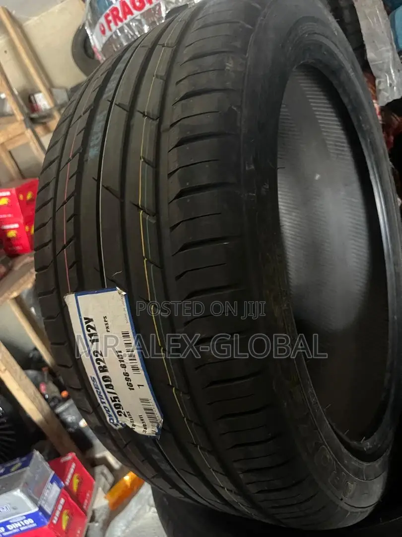 295/40/R22 Toyo Japan Tire