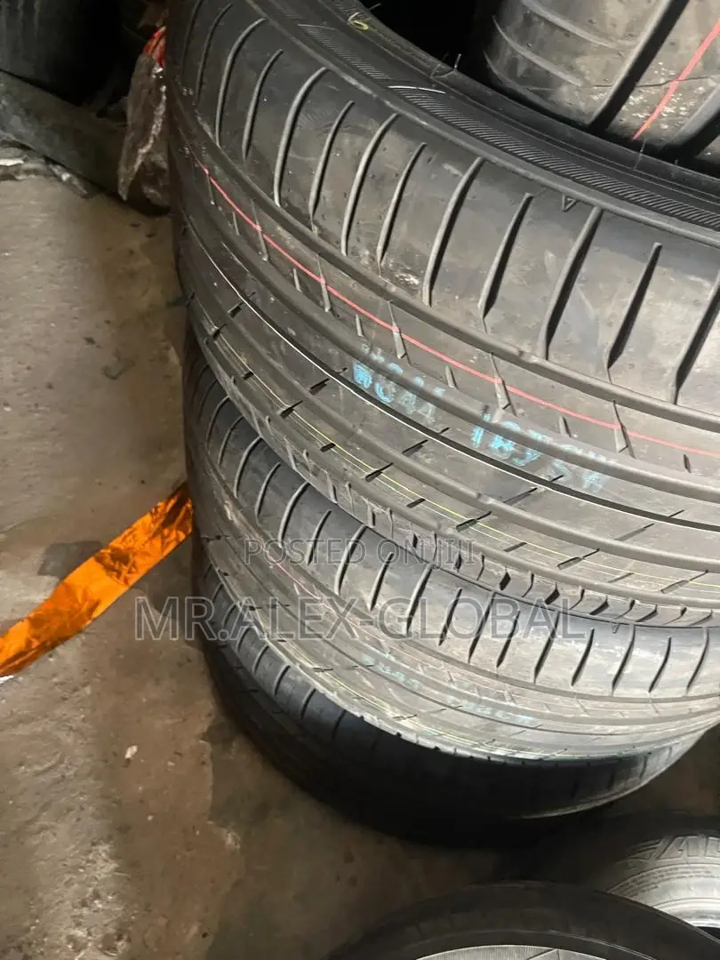 295/40/R22 Toyo Japan Tire