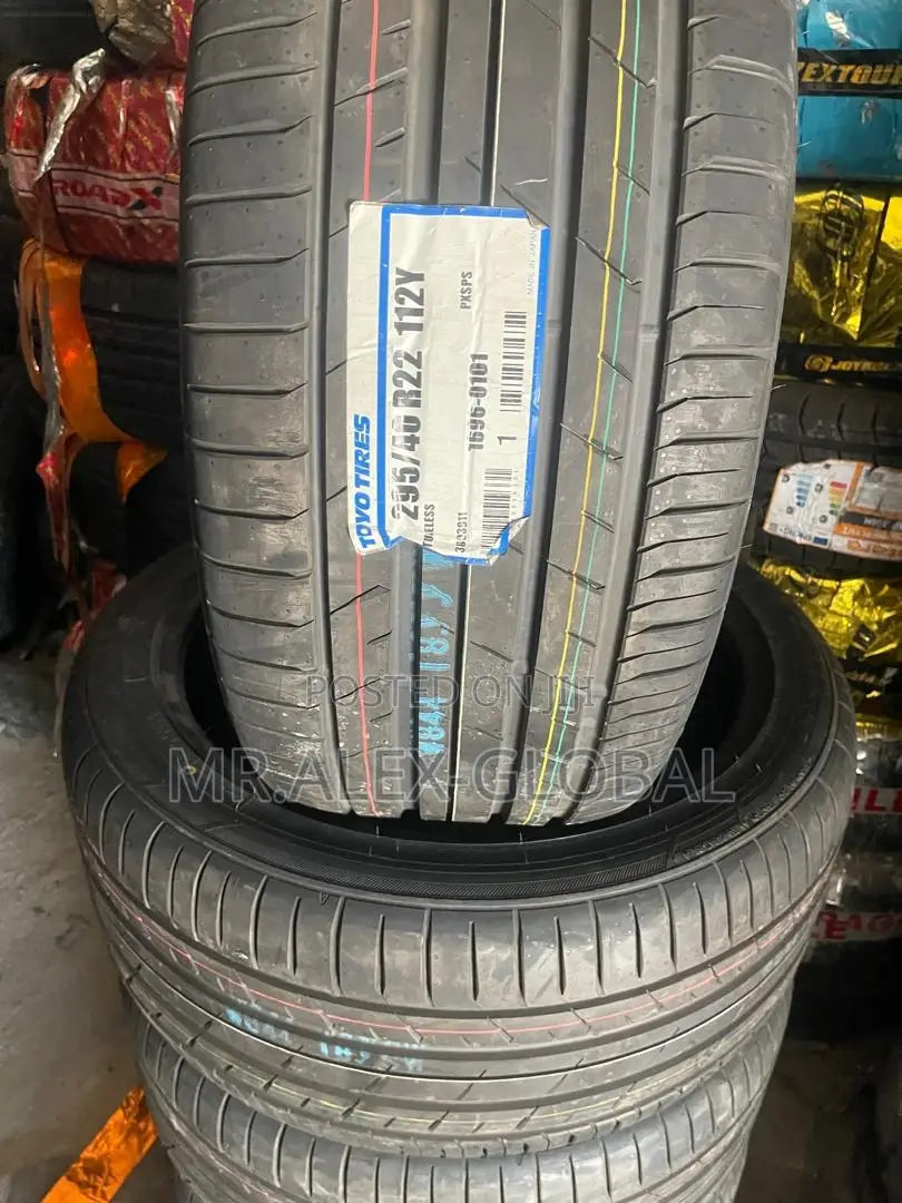 295/40/R22 Toyo Japan Tire