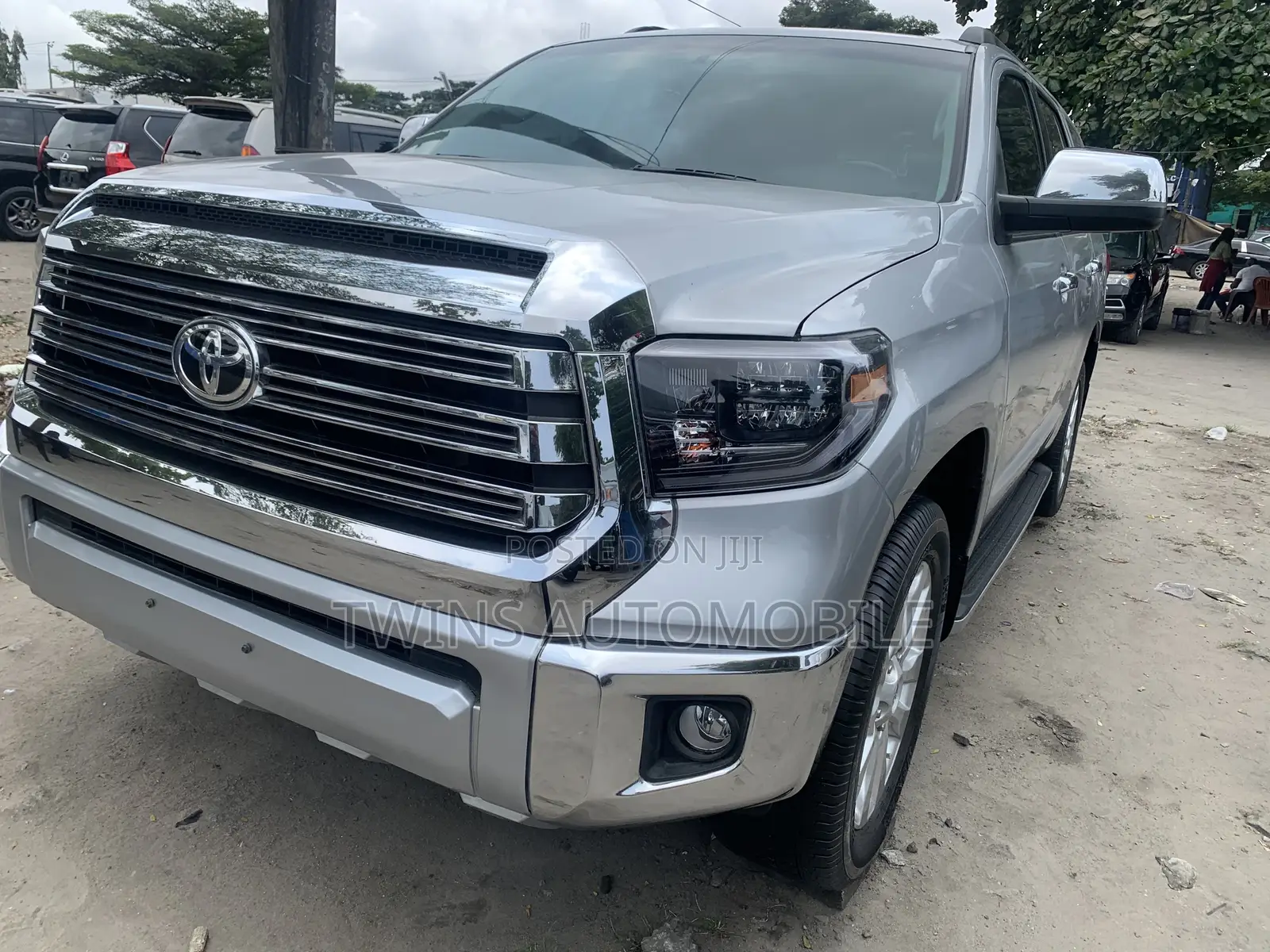 Toyota Sequoia Platinum 4dr SUV 4WD (5.7L 8cyl 6A) 2015 Silver