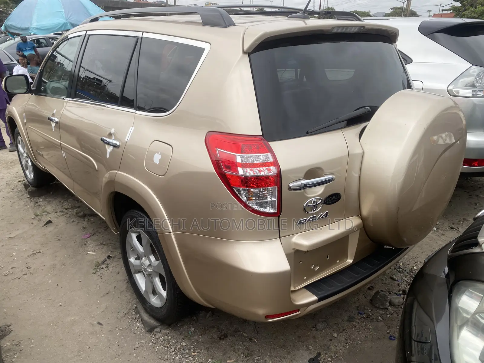 Toyota RAV4 Limited 2011 Gold