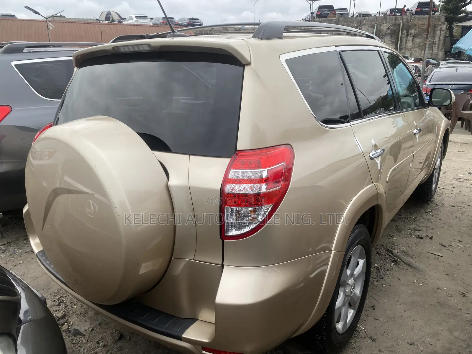 Toyota RAV4 Limited 2011 Gold