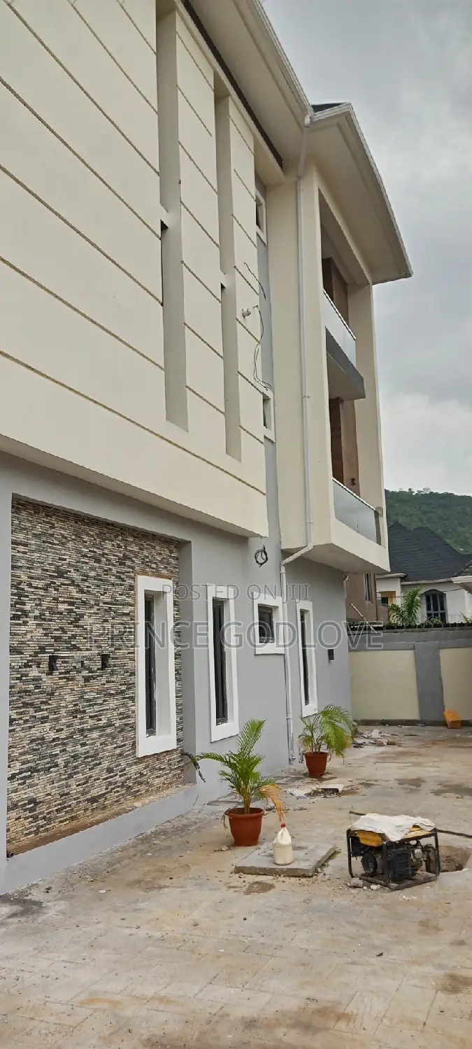 2bdrm Block of Flats in Dawaki By Steve for rent