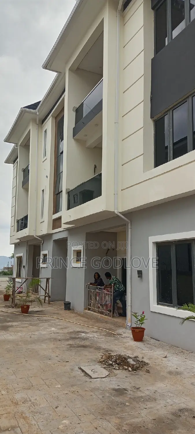 2bdrm Block of Flats in Dawaki By Steve for rent