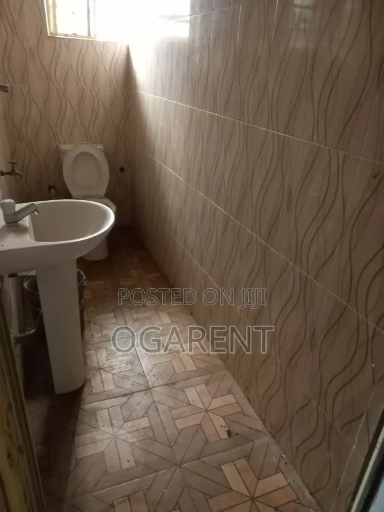 Furnished 3bdrm Apartment in Fanuolu Street Off, Benin City for rent