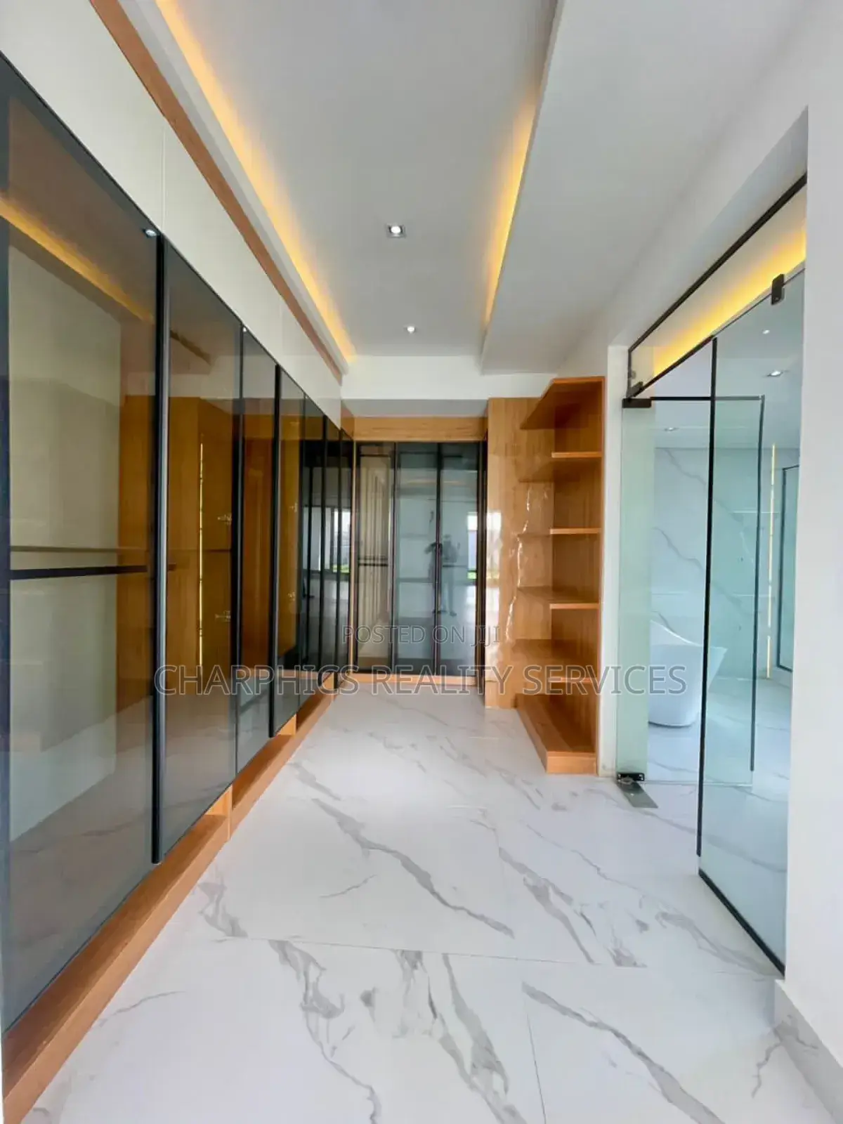5bdrm Duplex in Osapa london for sale