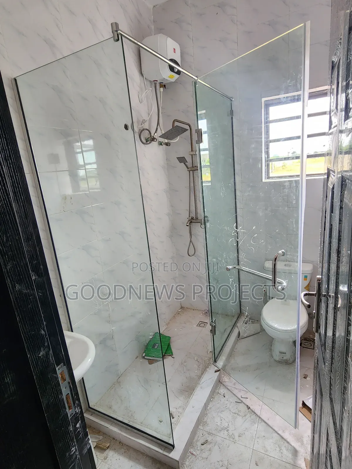 Hinged Bathroom Cubicle (Plain Glass