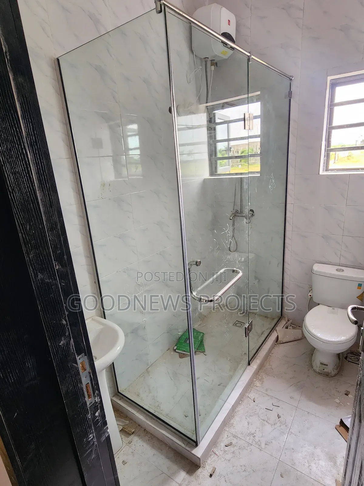 Hinged Bathroom Cubicle (Plain Glass
