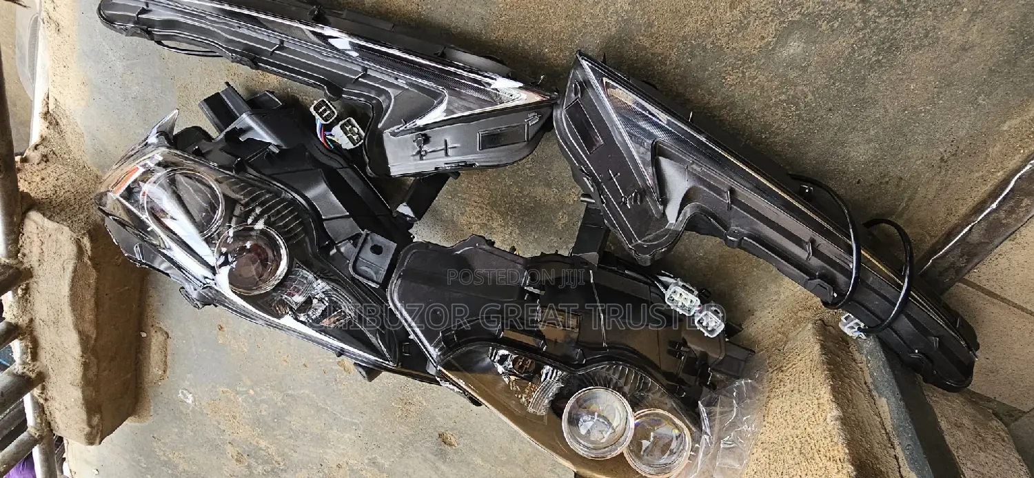 Complete Headlamp and Nike for Lexus Is 250 2015
