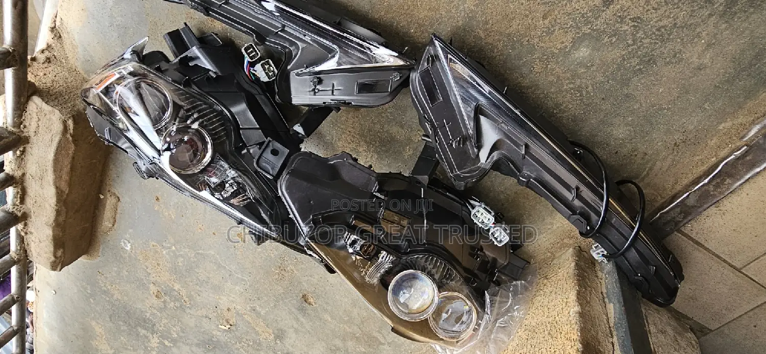 Complete Headlamp and Nike for Lexus Is 250 2015