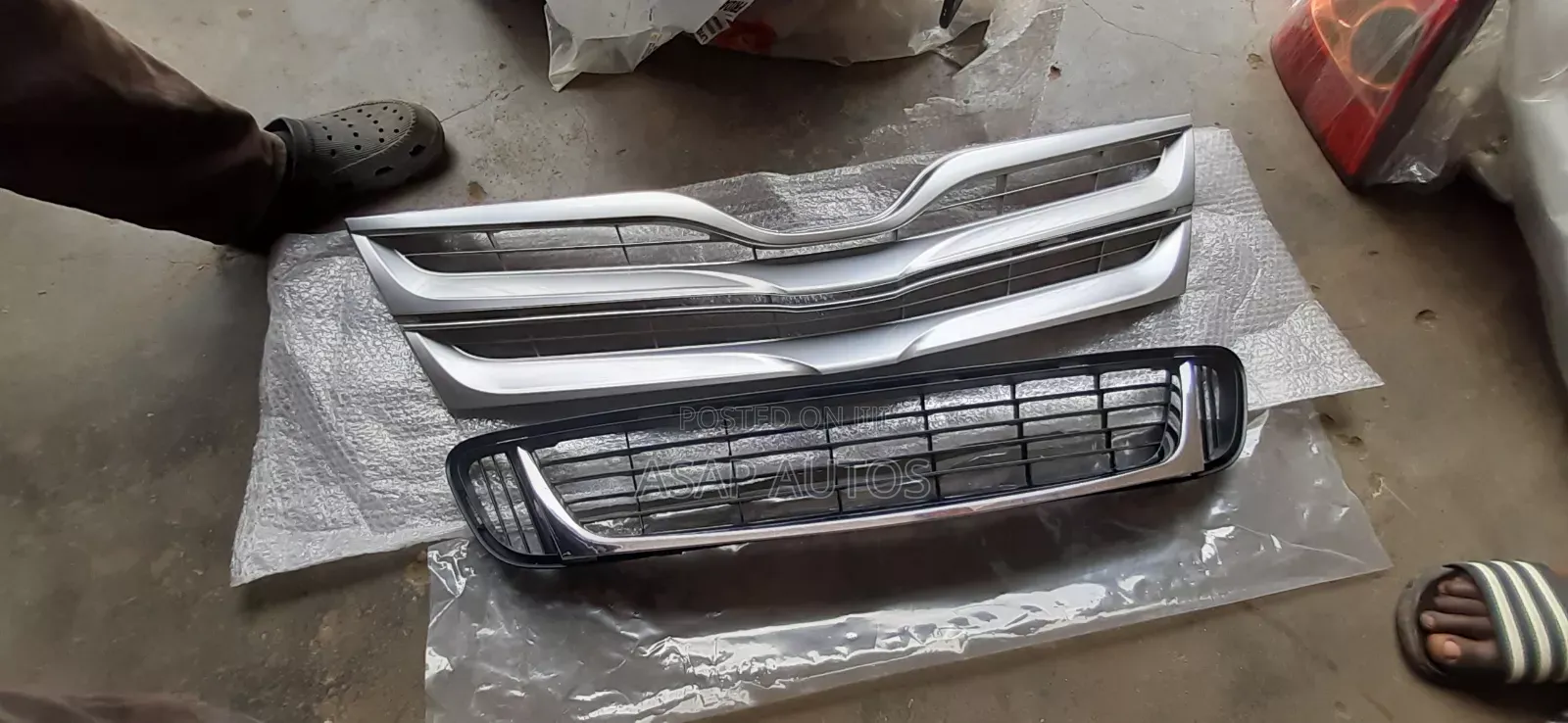 Front Grill and Down Grill Venza