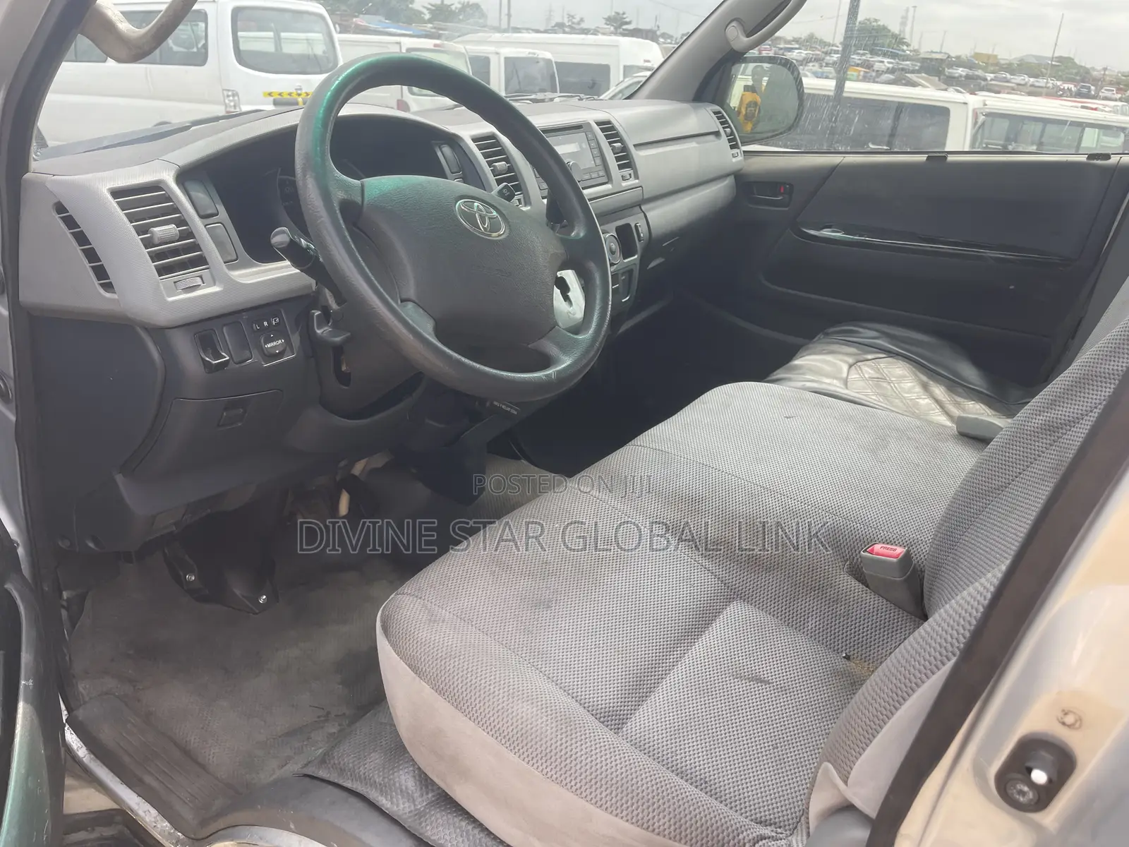 Toyota HiAce 2010 Silver