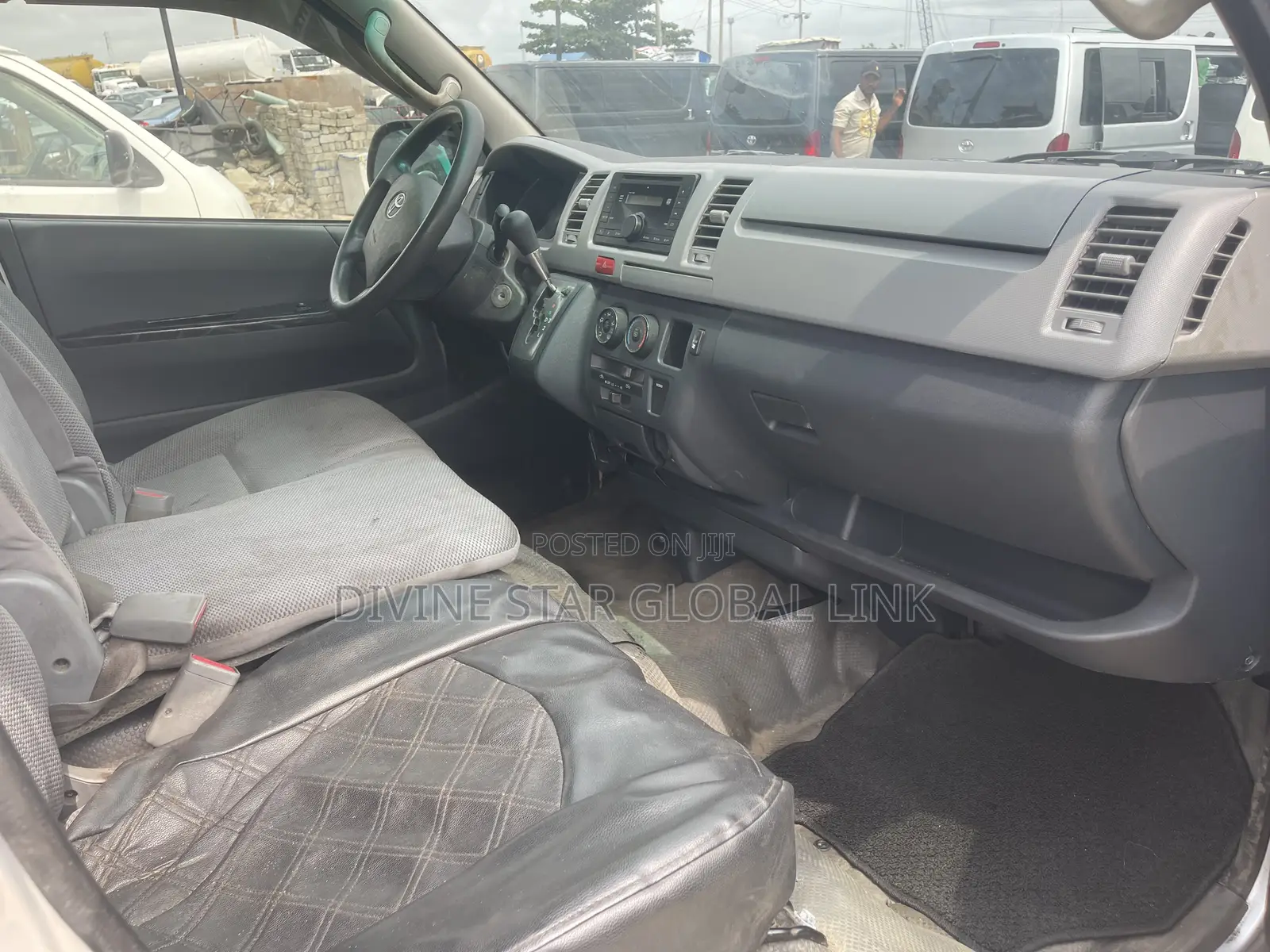 Toyota HiAce 2010 Silver
