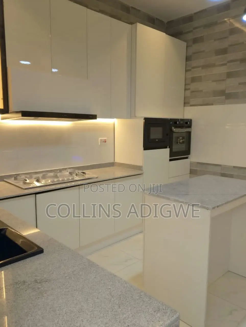4bdrm Duplex in Orchid Road, Chevron for sale