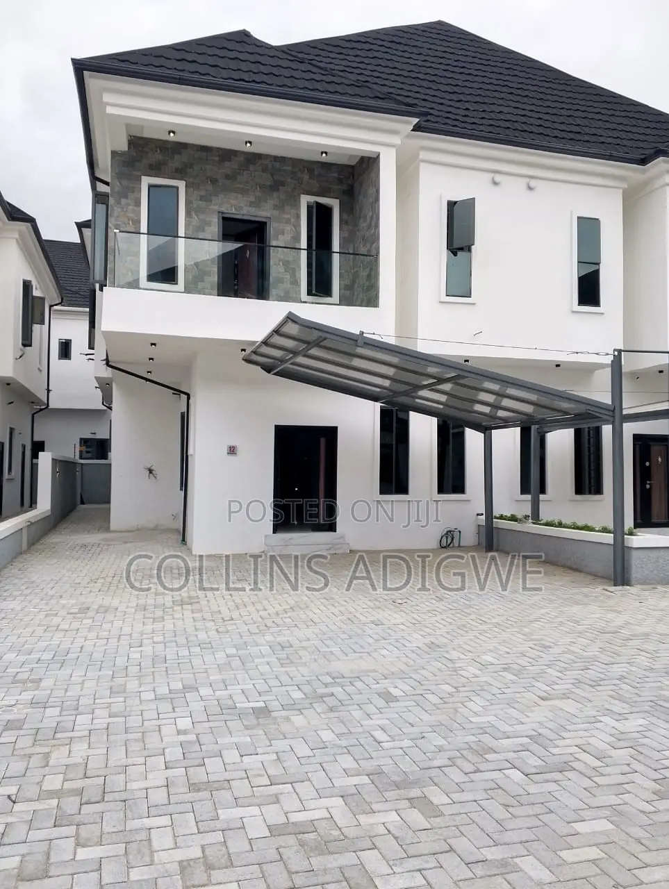 4bdrm Duplex in Orchid Road, Chevron for sale
