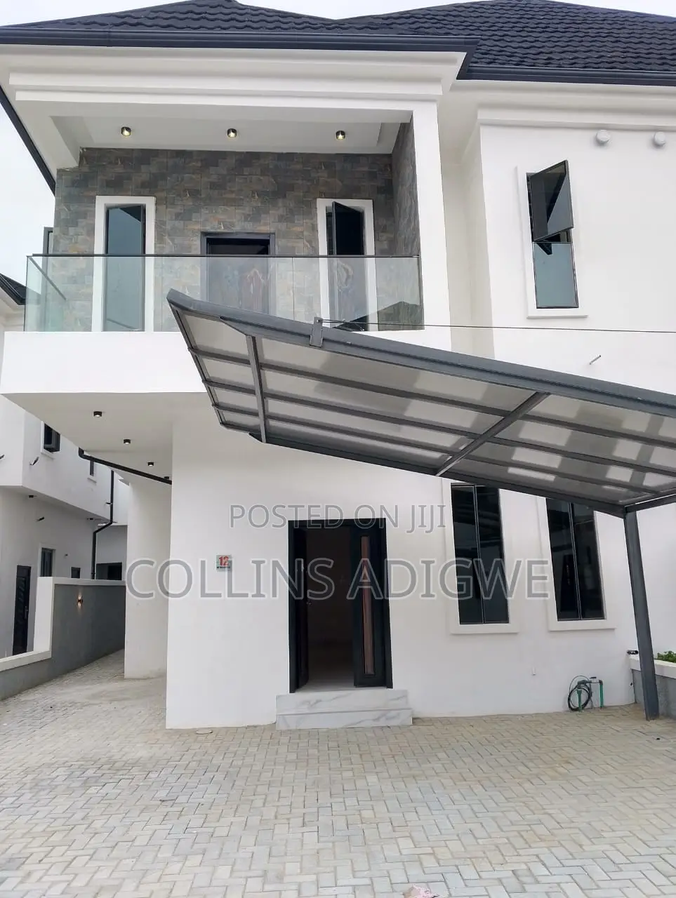 4bdrm Duplex in Orchid Road, Chevron for sale
