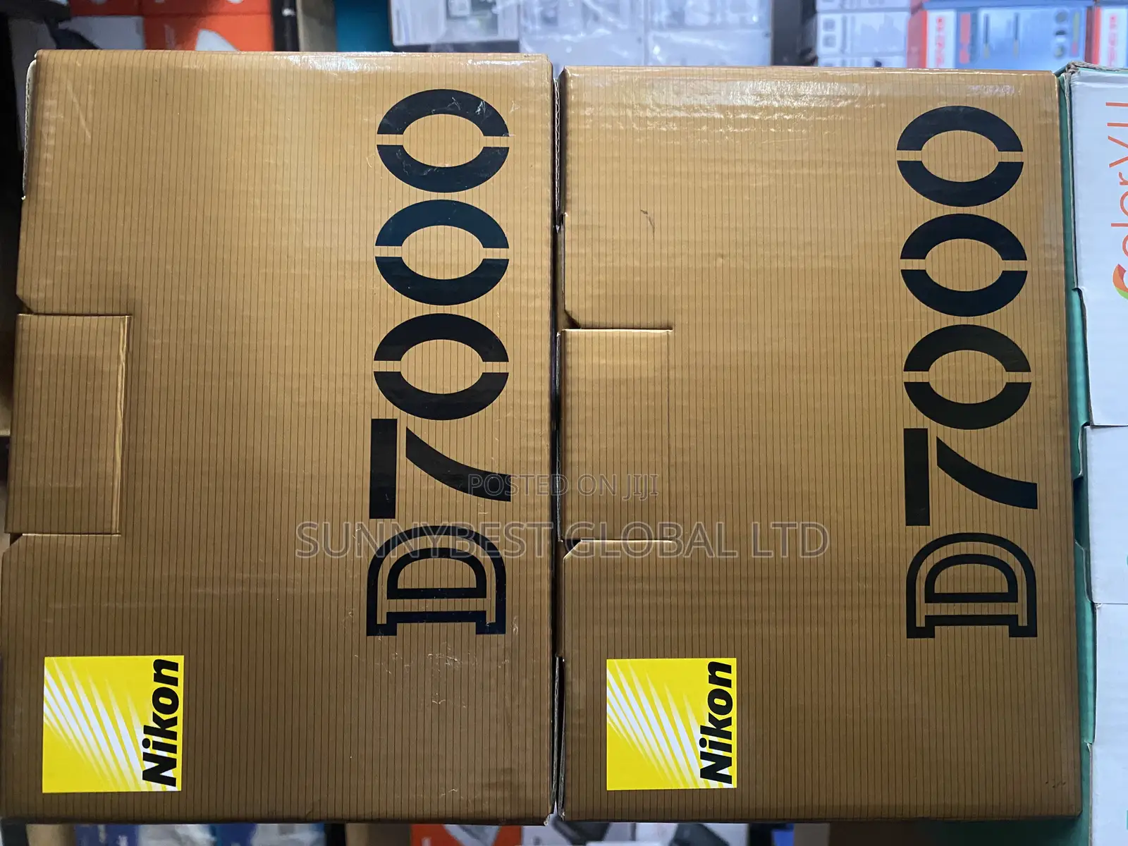 Nkon D7000 With 18-105mm