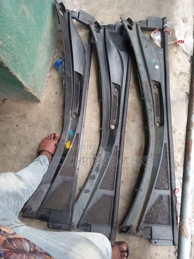 Lexus RX 330 [Wiper Plastic}