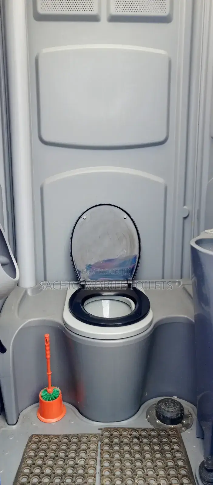 Premium Mobile Toilets for High-Rise Construction in Lagos