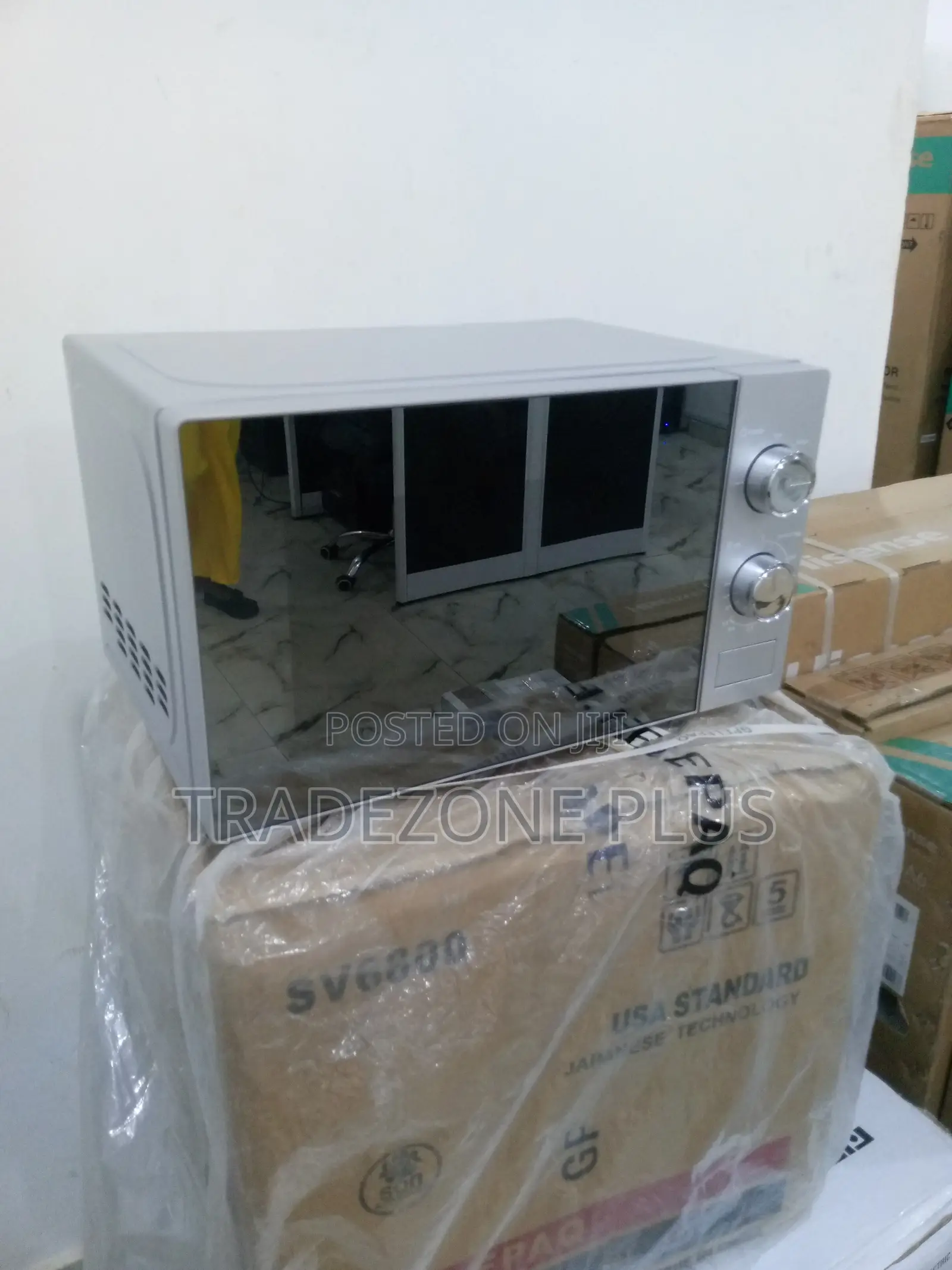 Classic Hisense Microwave 20L 700W Solo Manual Oven