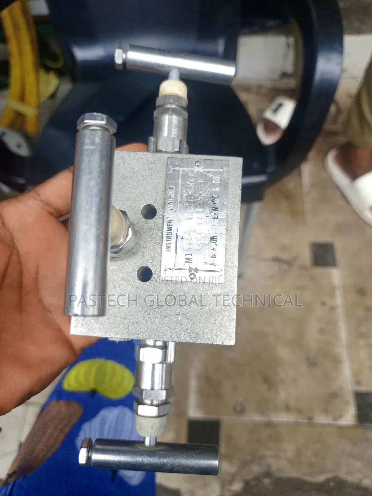 1/2" Female NPT Stainless Steel 3-Valve Instrument Manifold