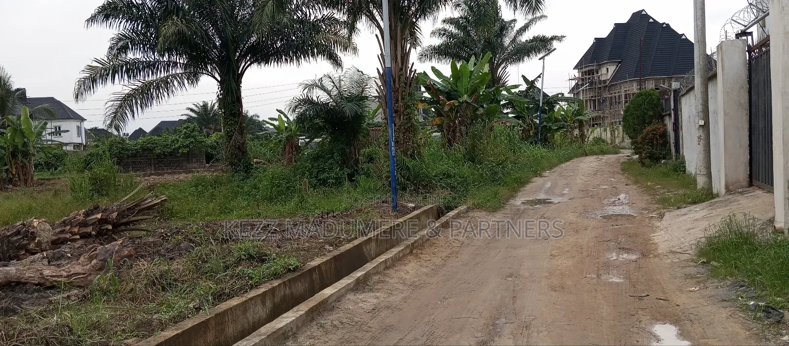 For Sale : 11⁄4 Plots at Radio Estate, Nta Road