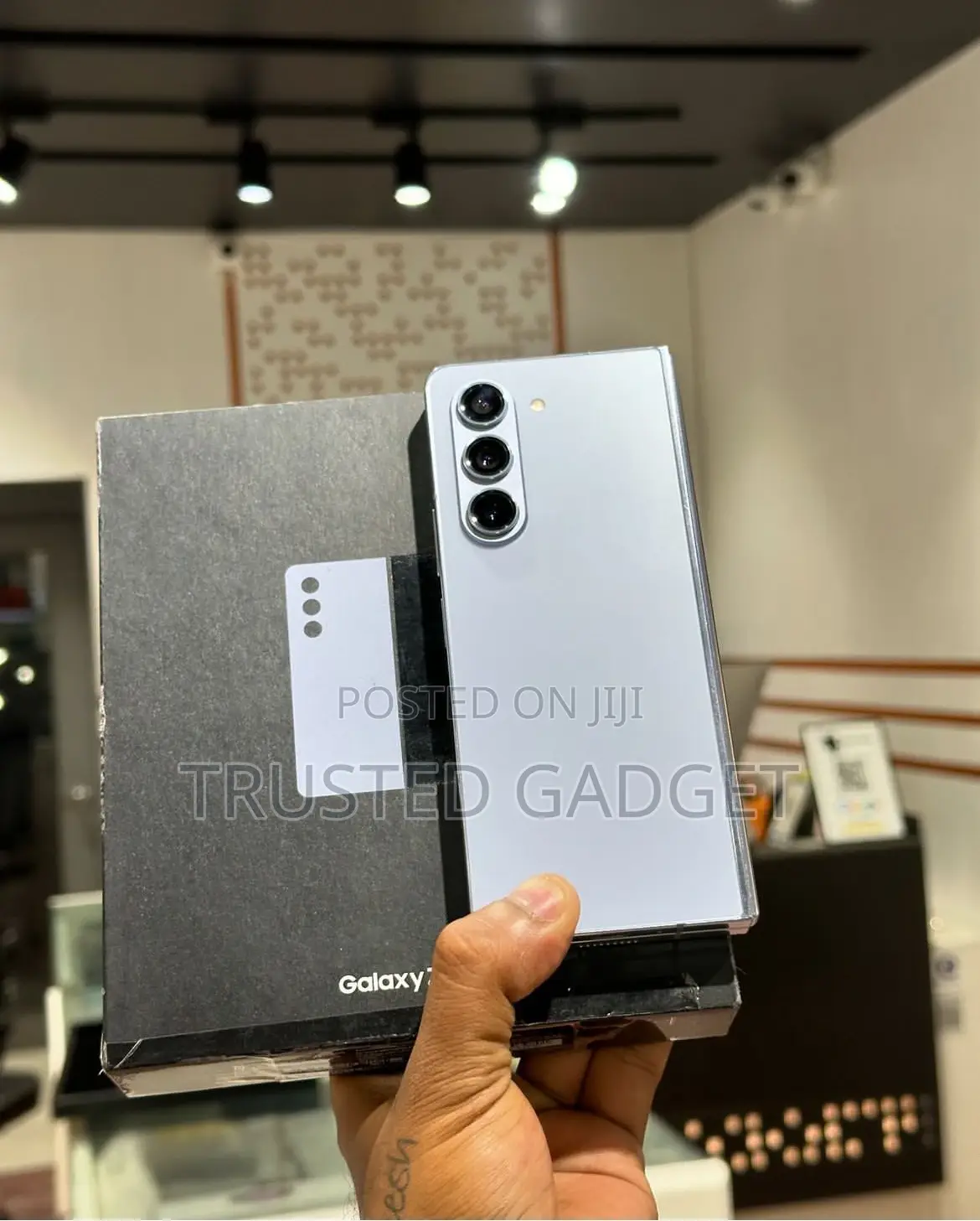 New Samsung Galaxy Fold 5G 512 GB Silver