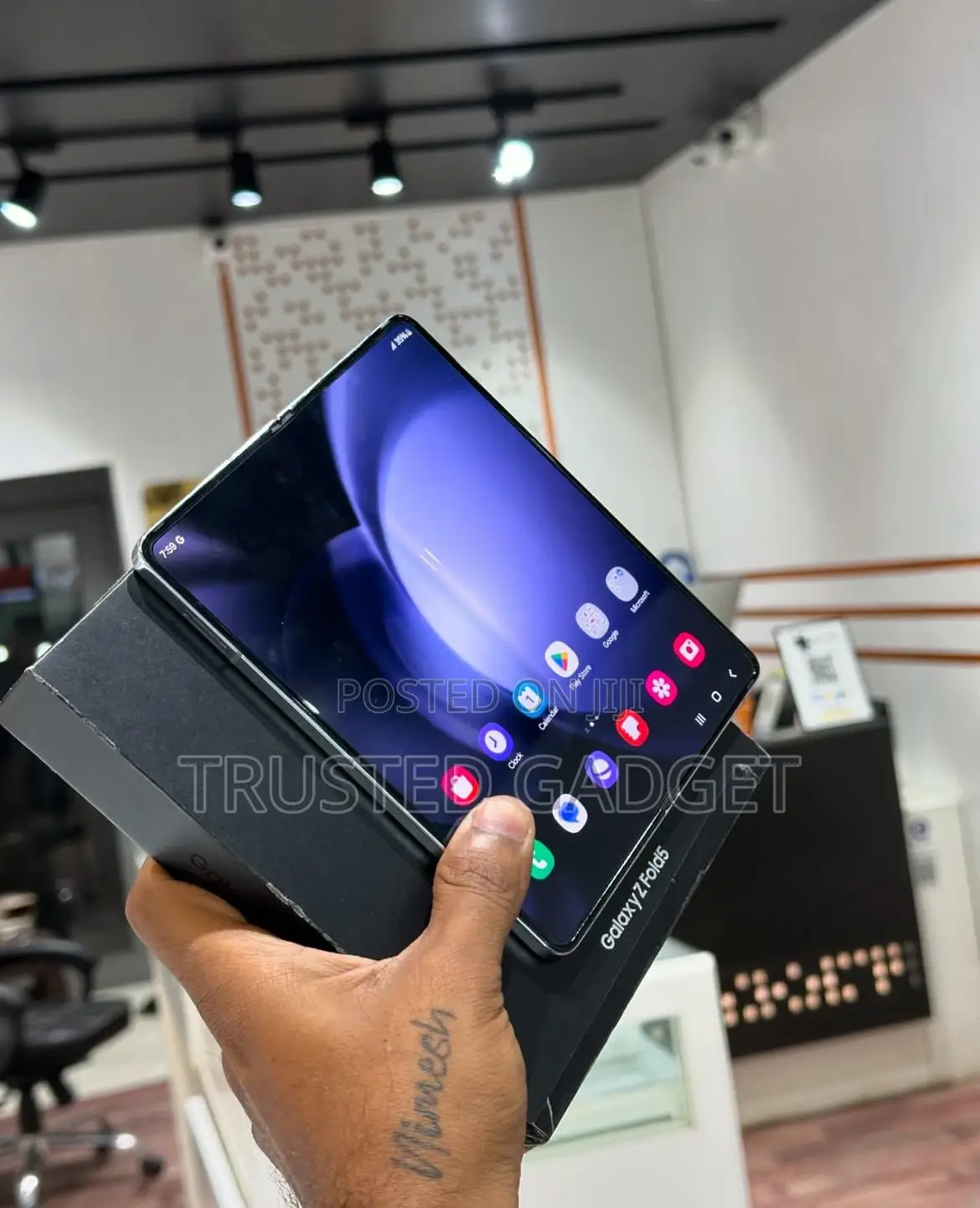 New Samsung Galaxy Fold 5G 512 GB Silver