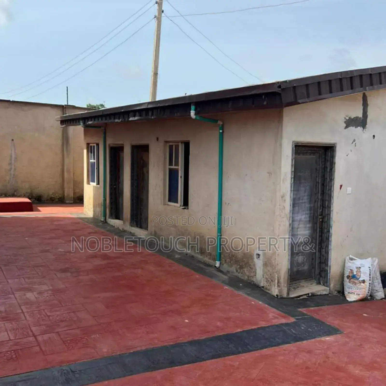 3bdrm Block of Flats in By Arigbajo Market, Ifo for sale